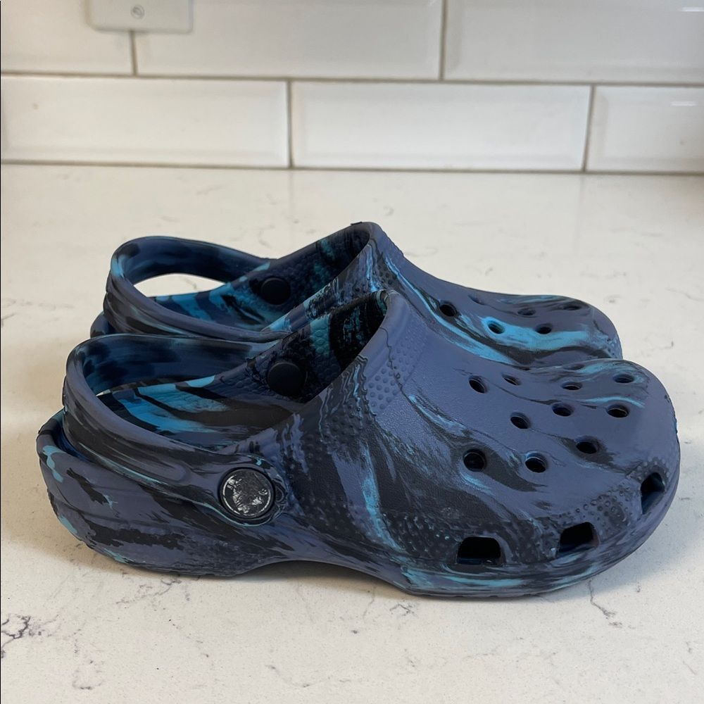 KIDS' CROCS LITTLE KID CLASSIC MARBLED 2 CLOGS Blue Swirl Clog Shoes Size 13 - Picture 10 of 17